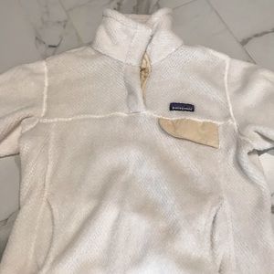 Patagonia off white pullover. Great condition!